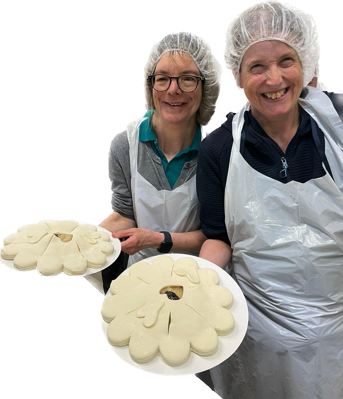 zwei glückliche Teilnehmerinnen mit ihrer Glarnerpastete bevor sie in den Ofen geht